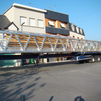 Le transport de la passerelle aluminium